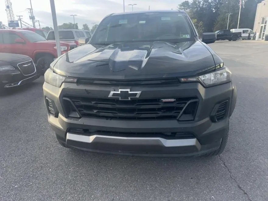 2024 Chevrolet Colorado Trail Boss photo 1