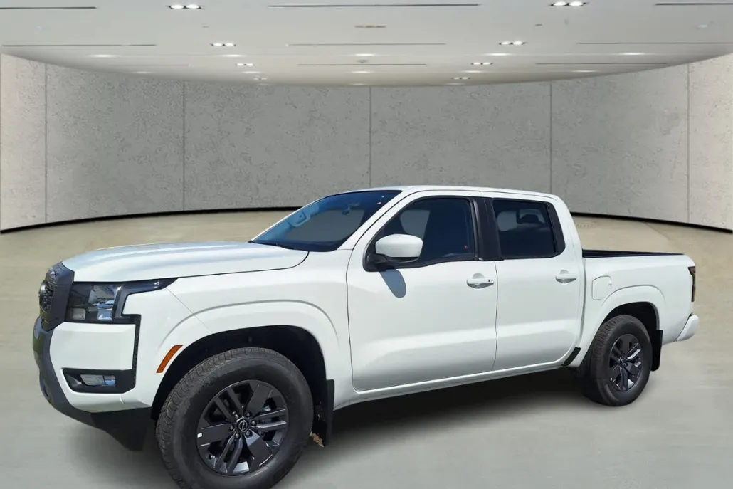 2025 Nissan Frontier Crew Cab SV photo 1