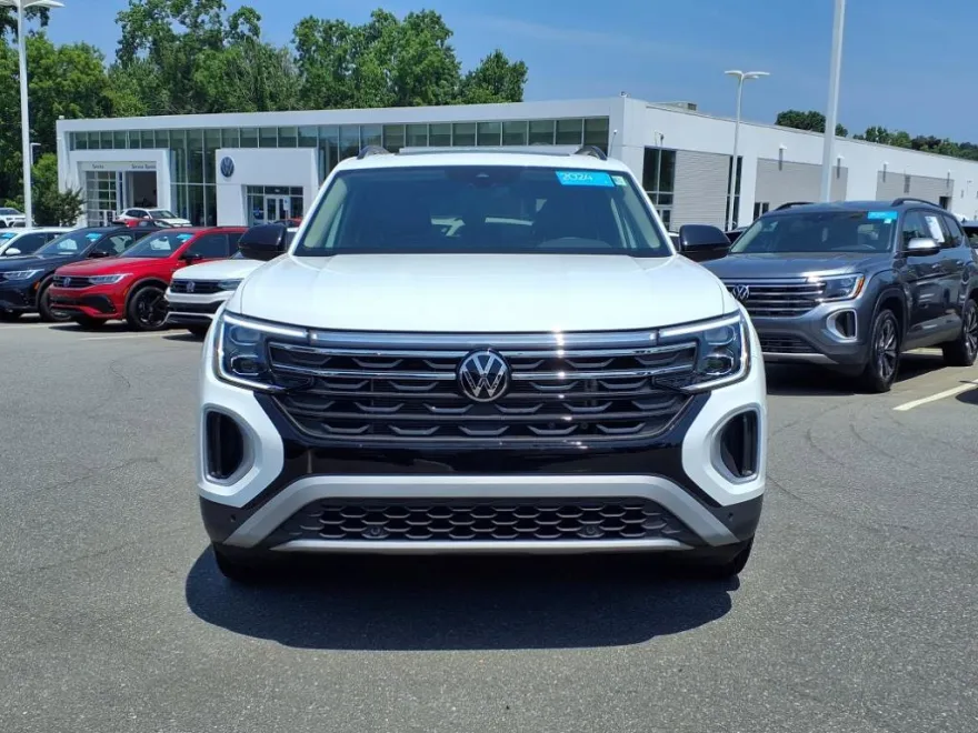2024 Volkswagen Atlas Peak Edition SE Technology photo 1