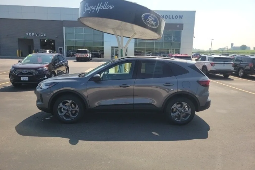2025 Ford Escape ST-Line photo 1