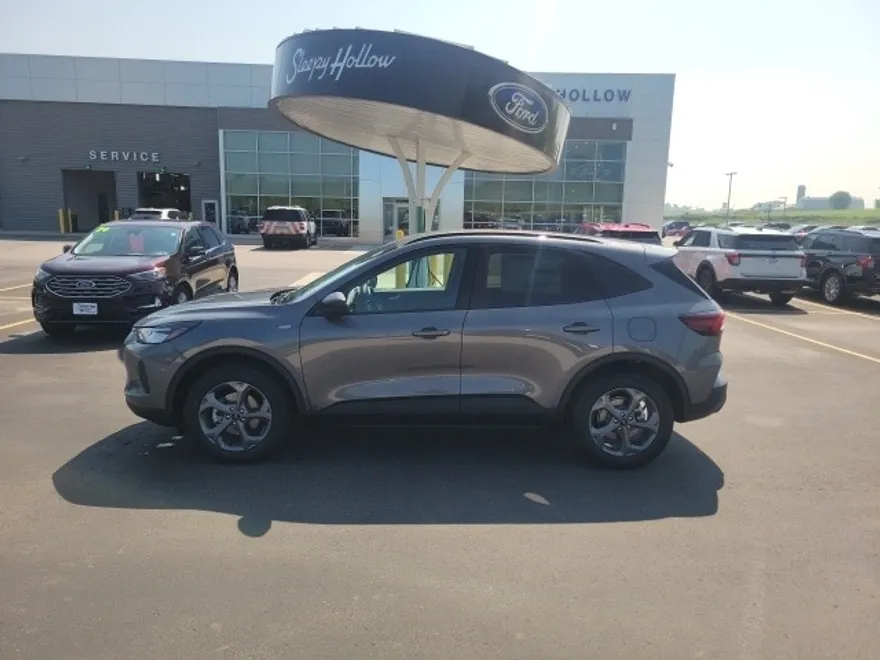 2025 Ford Escape ST-Line photo 1