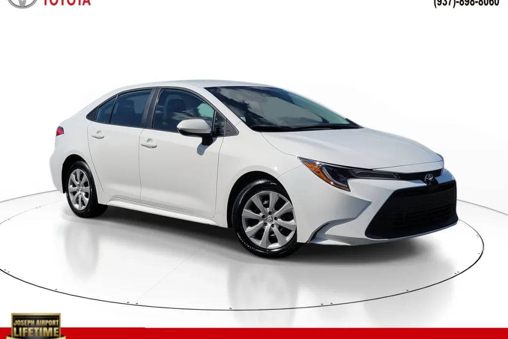 2024 Toyota Corolla LE photo 1