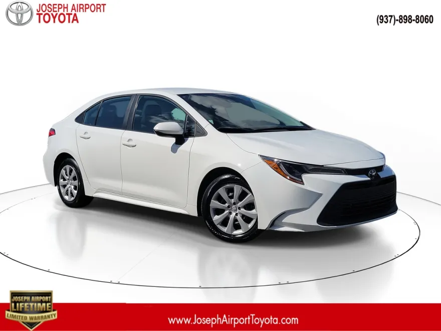 2024 Toyota Corolla LE photo 1