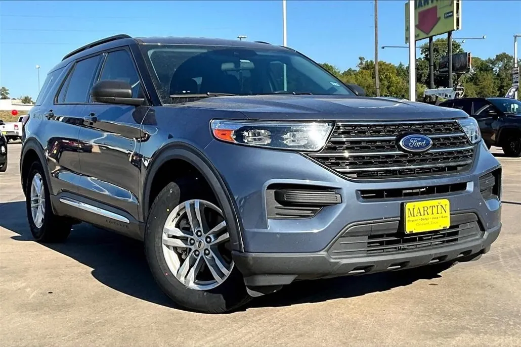2021 Ford Explorer XLT photo 1