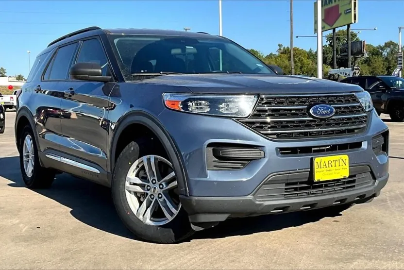 2021 Ford Explorer XLT photo 1