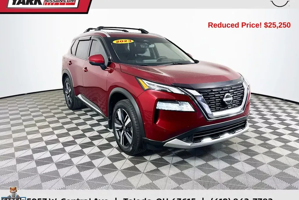 2023 Nissan Rogue Platinum photo 1