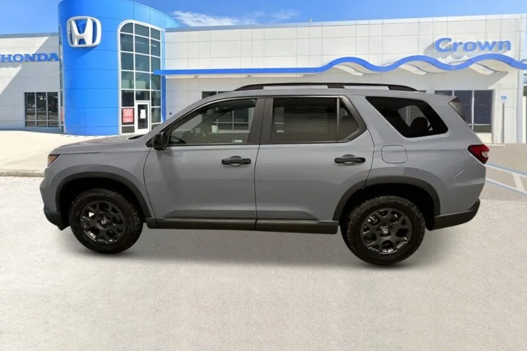 2025 Honda Pilot TrailSport photo 1