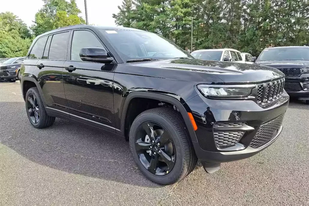 2025 Jeep Grand Cherokee Altitude photo 1