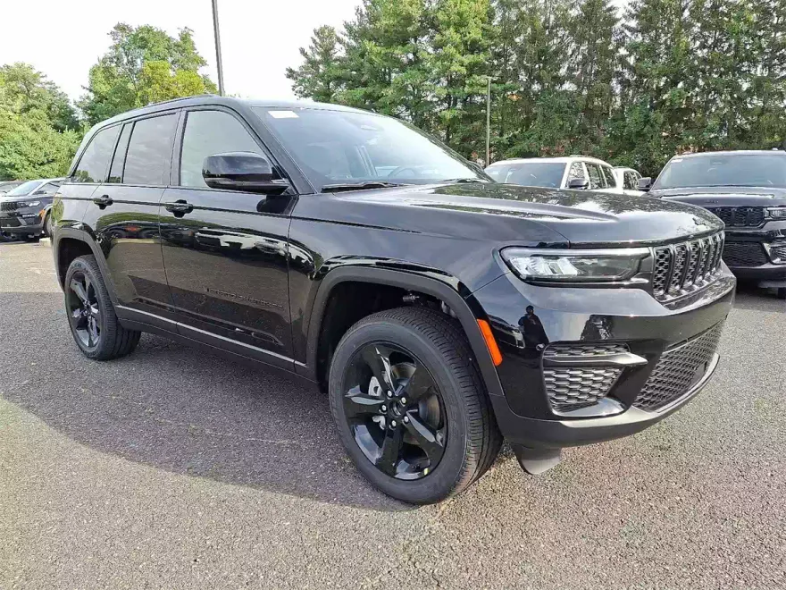 2025 Jeep Grand Cherokee Altitude photo 1