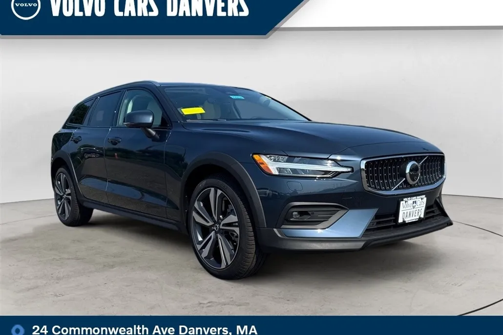 2026 Volvo V60 Cross Country B5 Plus photo 1