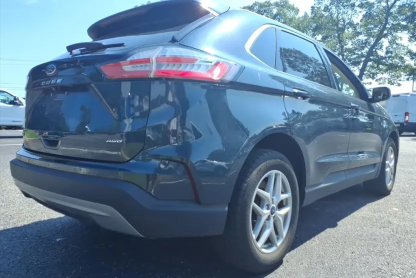 2022 Ford Edge SEL photo 1