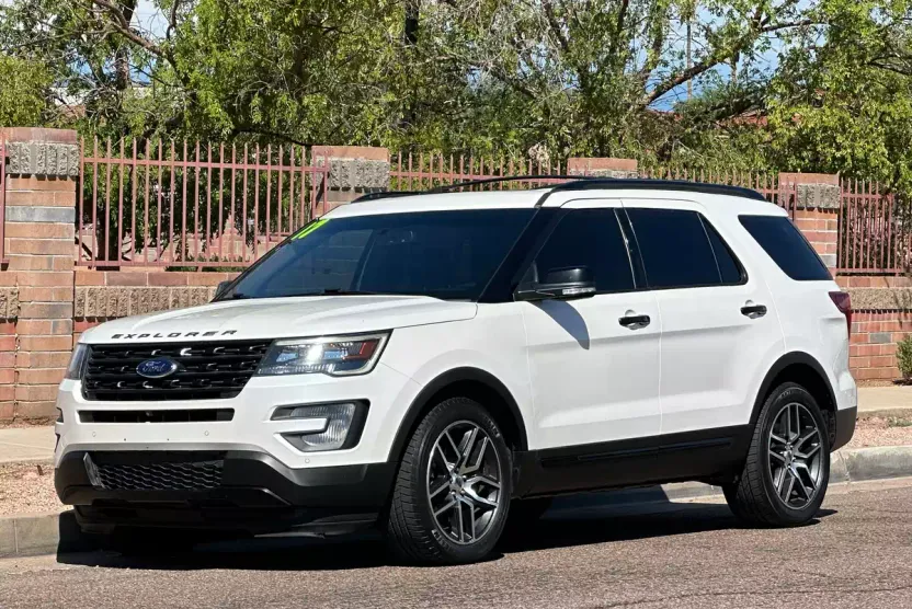 2017 Ford Explorer Sport photo 1
