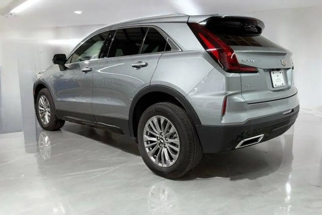 2025 Cadillac XT4 Premium Luxury photo 1