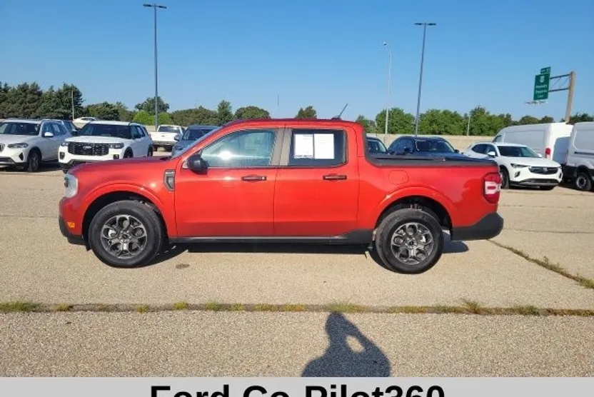 2024 Ford Maverick XLT photo 1
