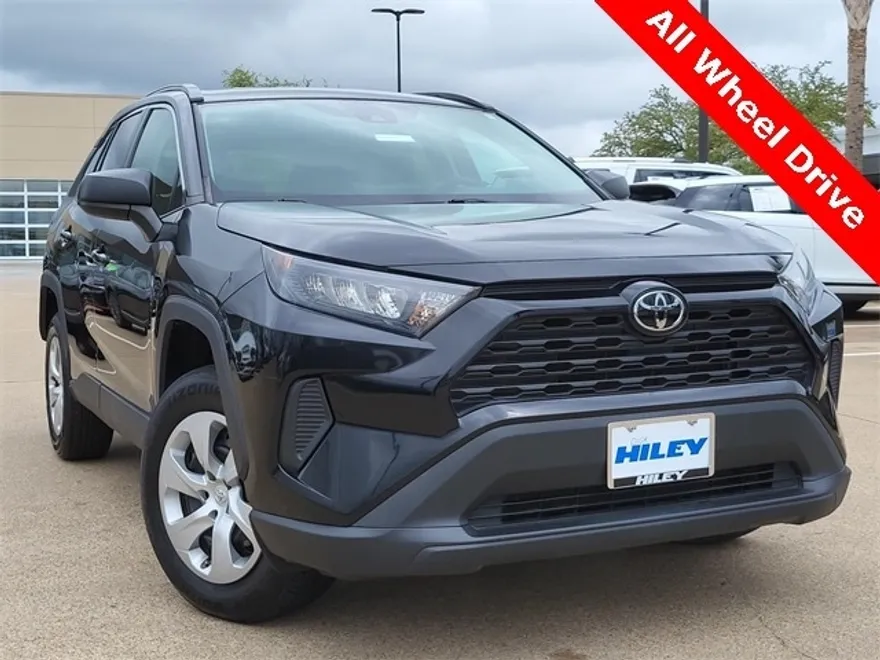 2021 Toyota RAV4 LE photo 1