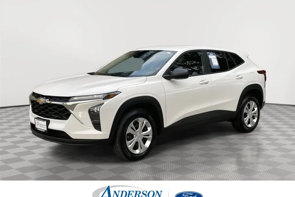 2025 Chevrolet Trax LS photo 1
