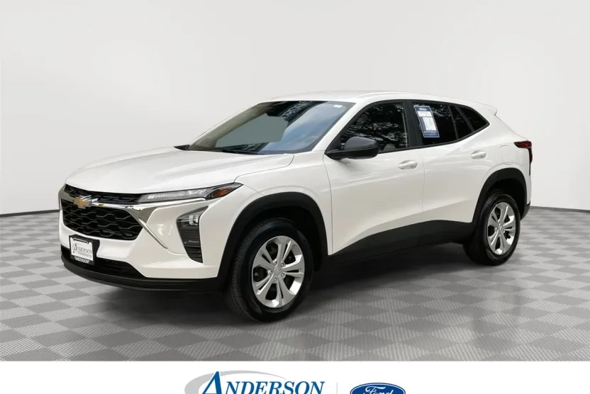 2025 Chevrolet Trax LS photo 1