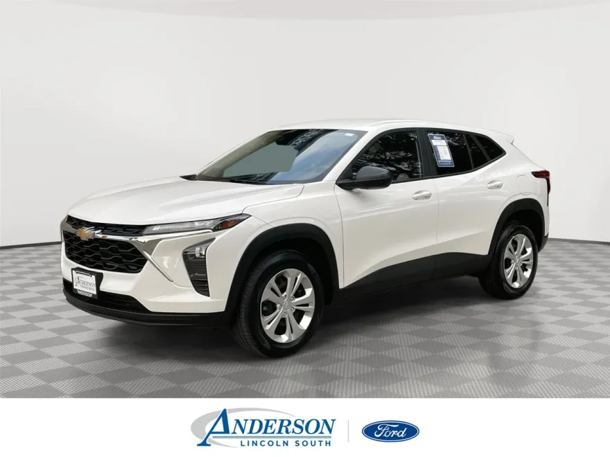 2025 Chevrolet Trax LS photo 1