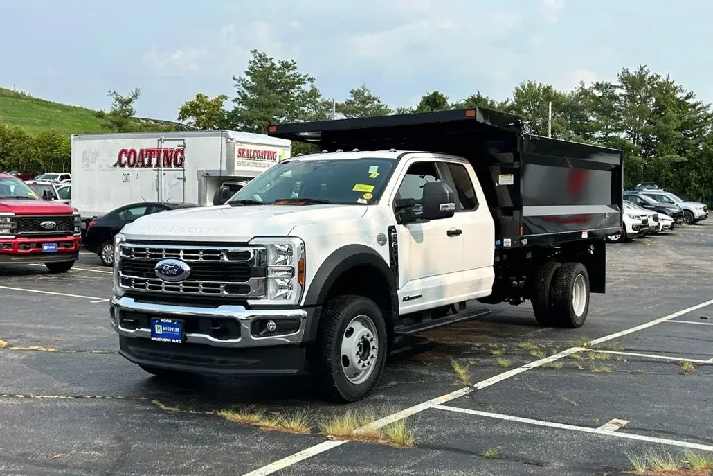 2024 Ford F-550 photo 1