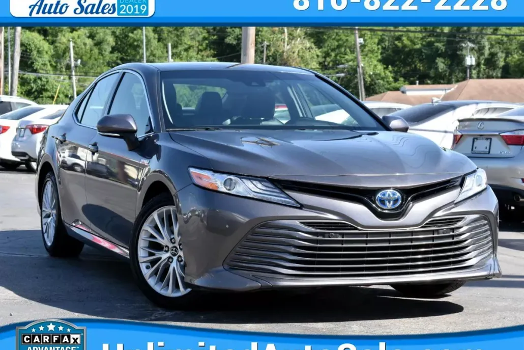 2018 Toyota Camry Hybrid XLE photo 1