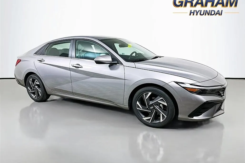 2025 Hyundai Elantra SEL Convenience photo 1
