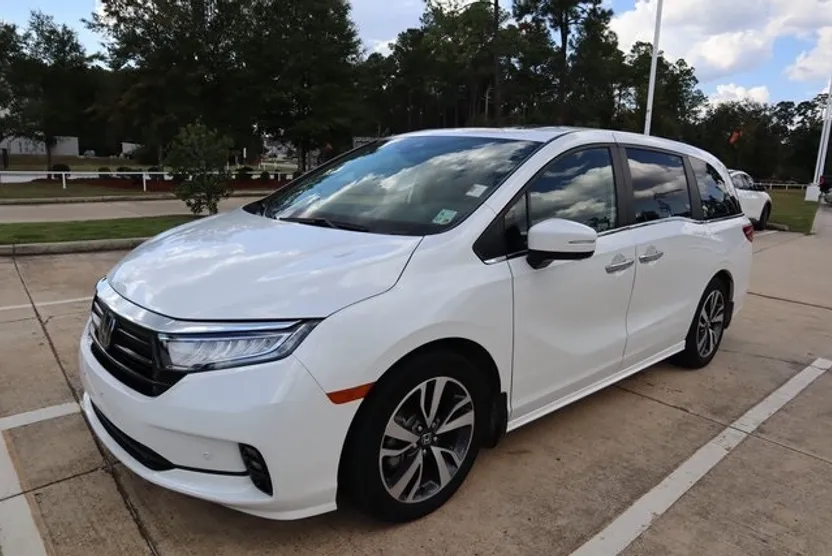 2022 Honda Odyssey Touring photo 1
