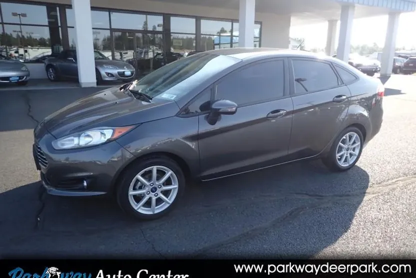 2015 Ford Fiesta SE photo 1