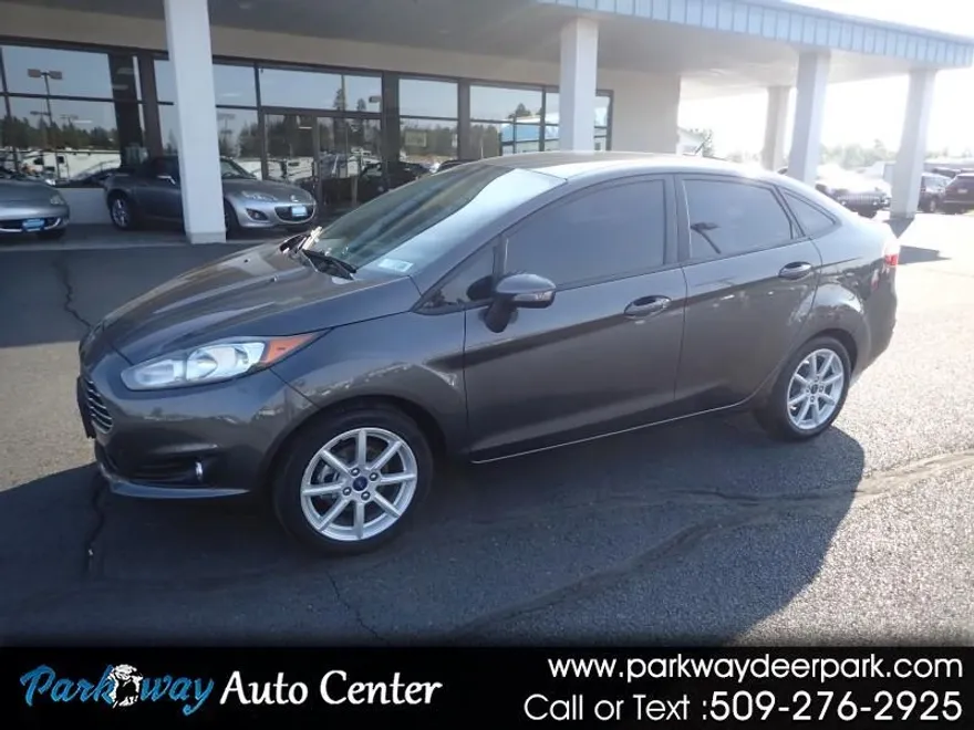 2015 Ford Fiesta SE photo 1