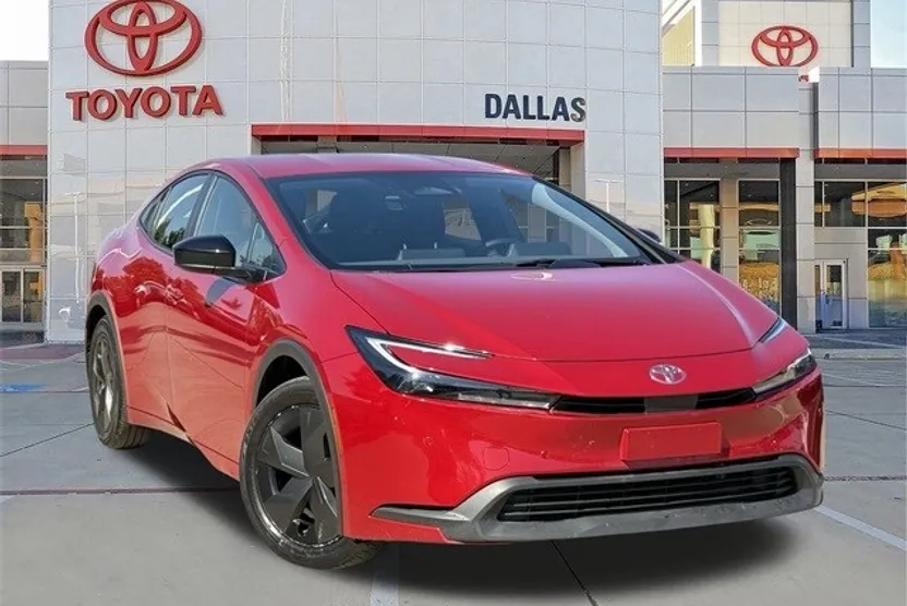 2024 Toyota Prius LE photo 1