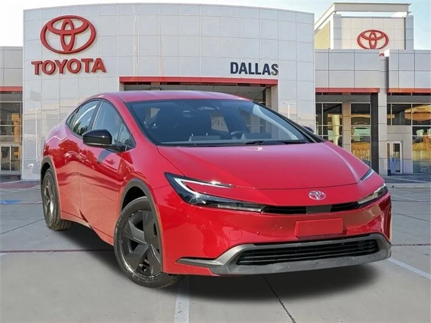 2024 Toyota Prius LE photo 1