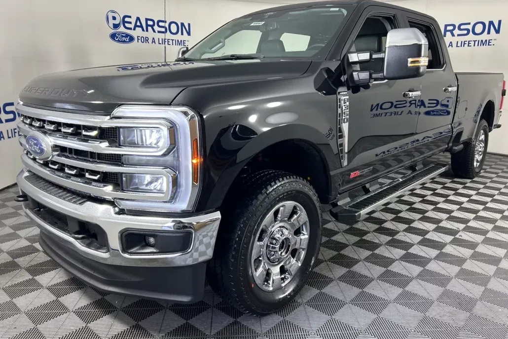 2025 Ford F-350 Lariat photo 1