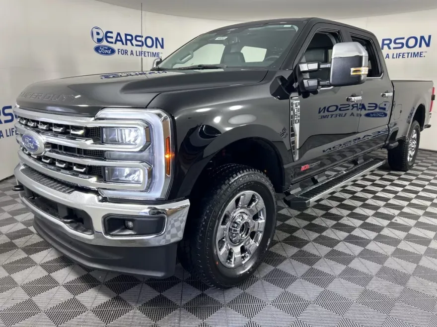 2025 Ford F-350 Lariat photo 1