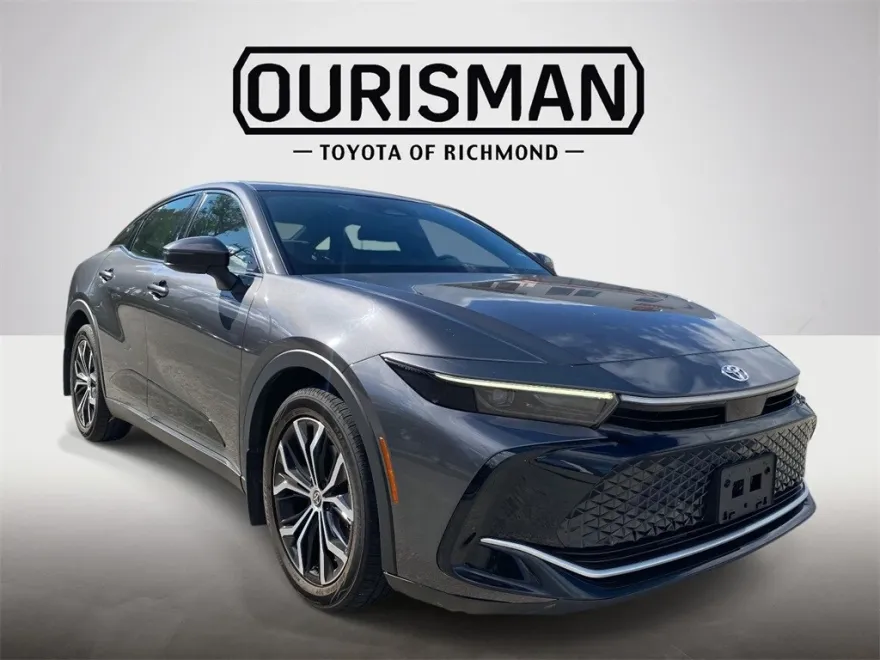 2023 Toyota Crown XLE photo 1