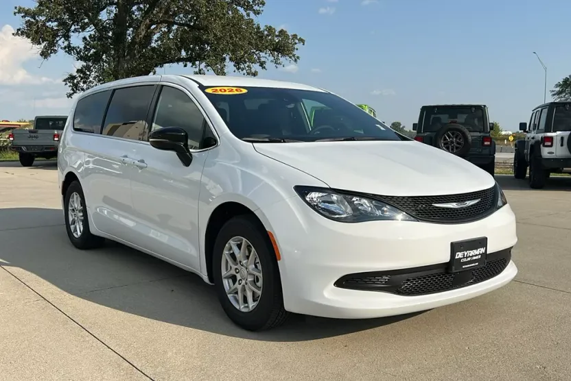 2026 Chrysler Voyager LX photo 1