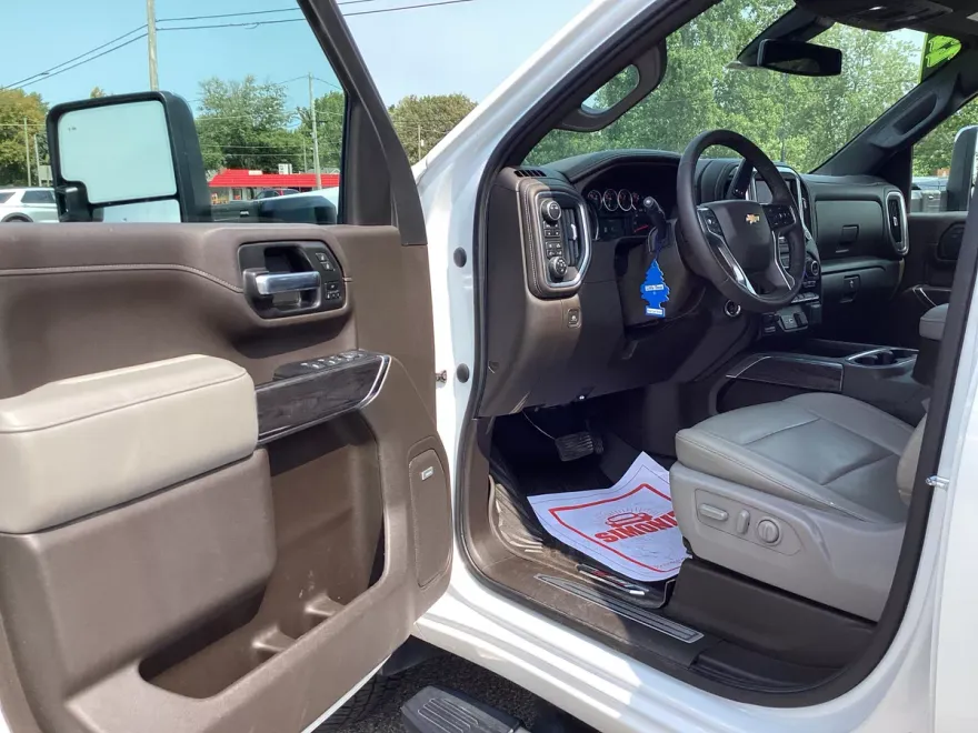 2022 Chevrolet Silverado 2500HD LTZ photo 1