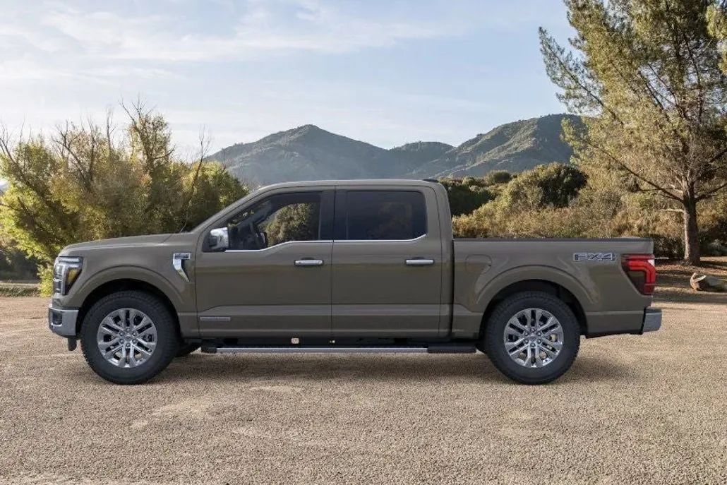 2025 Ford F-150 Lariat photo 1