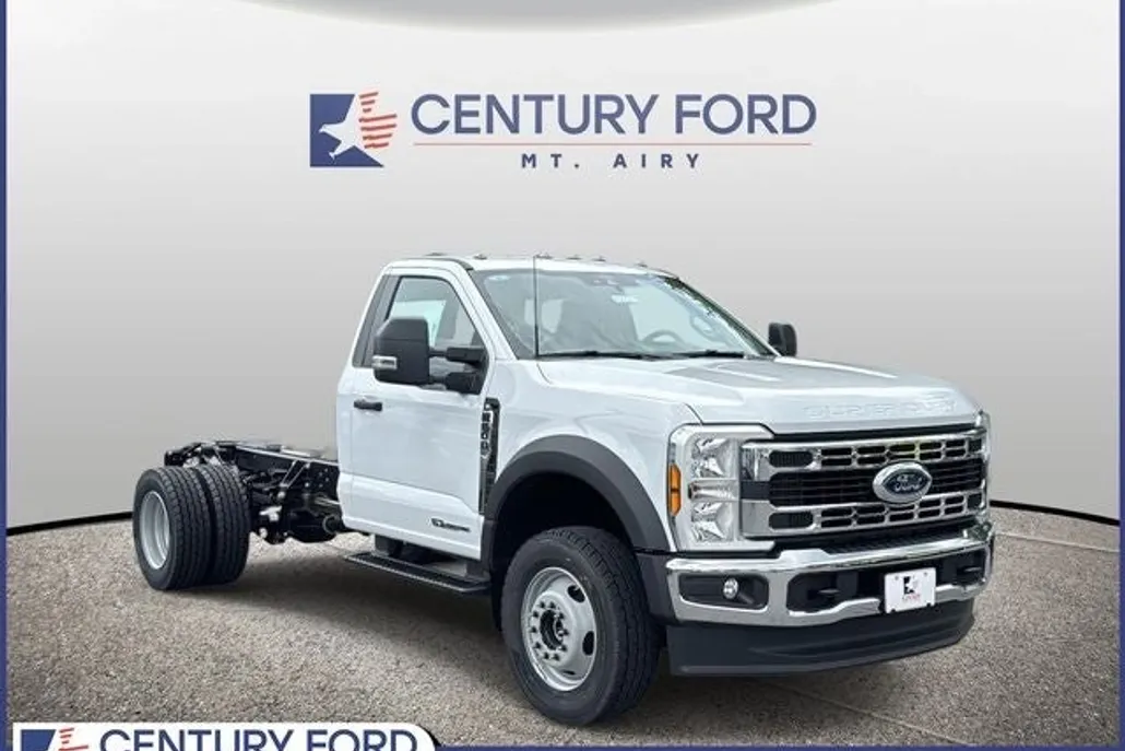 2025 Ford F-600 photo 1