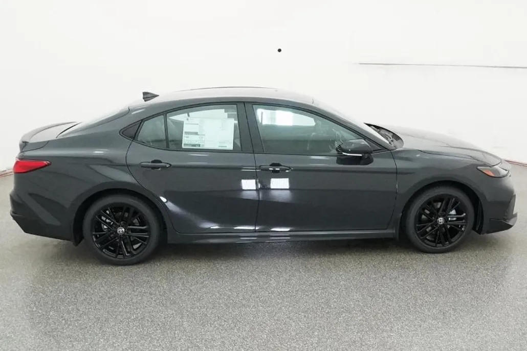 2026 Toyota Camry SE photo 1