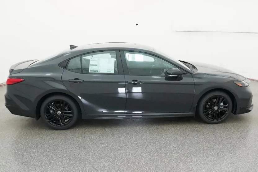2026 Toyota Camry SE photo 1