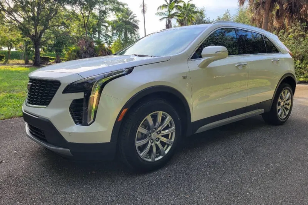 2021 Cadillac XT4 Premium Luxury photo 1