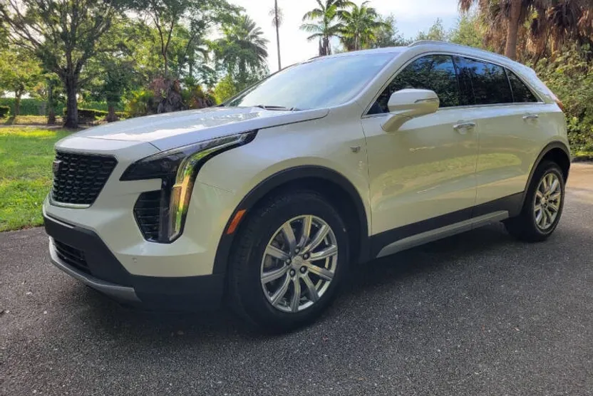 2021 Cadillac XT4 Premium Luxury photo 1
