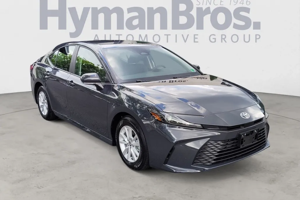 2025 Toyota Camry LE photo 1