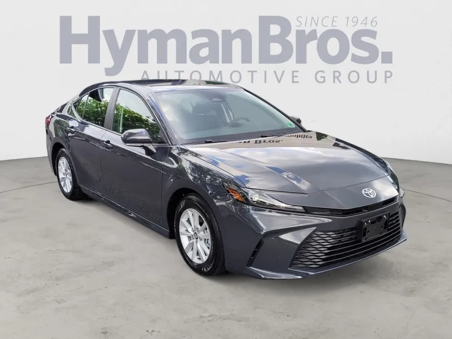 2025 Toyota Camry LE photo 1