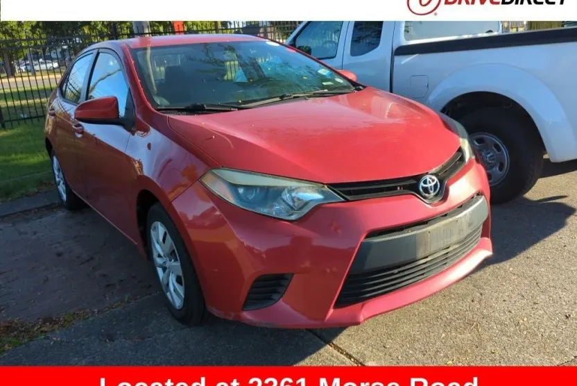 2014 Toyota Corolla LE photo 1