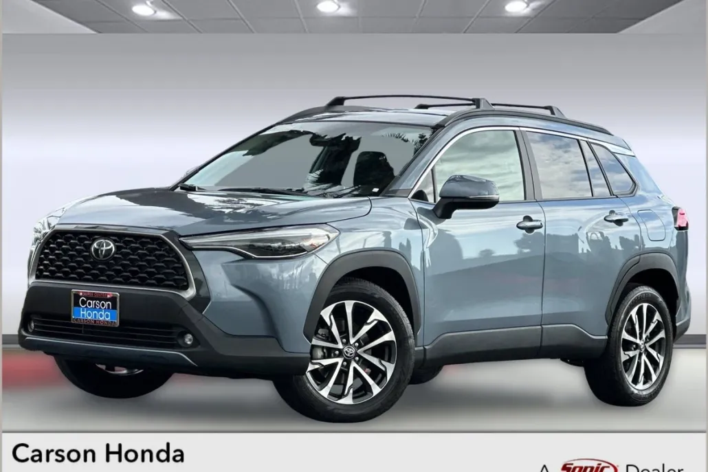 2024 Toyota Corolla Cross XLE photo 1