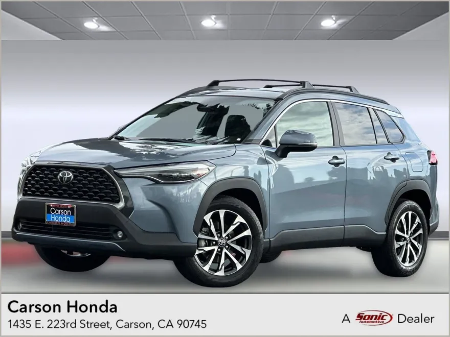2024 Toyota Corolla Cross XLE photo 1