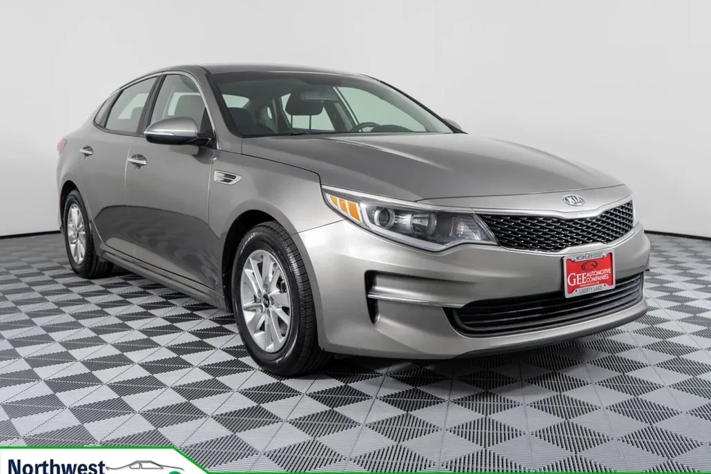 2016 Kia Optima LX photo 1