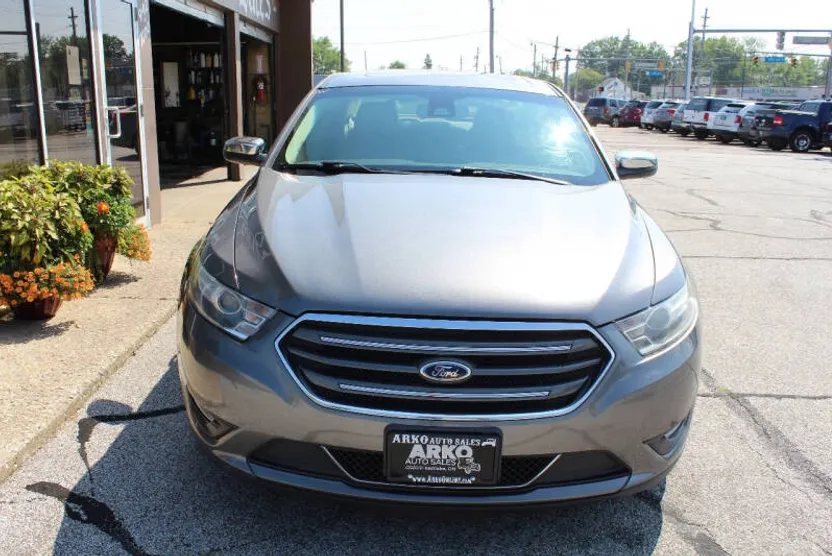 2014 Ford Taurus Limited photo 1
