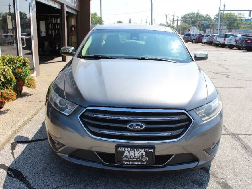 2014 Ford Taurus Limited photo 1