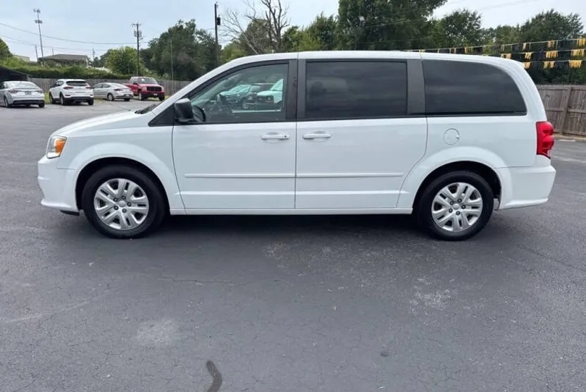 2017 Dodge Grand Caravan SE photo 1